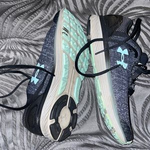 Girls Under Armour Lace Up Sneakers size 3.5Y